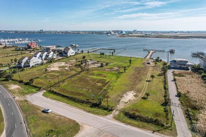 BEAUTIL FUL  APPROX 5.85 ACRE WATERFRONT TRACT OVERLOOKING MOODY - Beach Acreage for sale in Galveston, Texas on Beachhouse.com