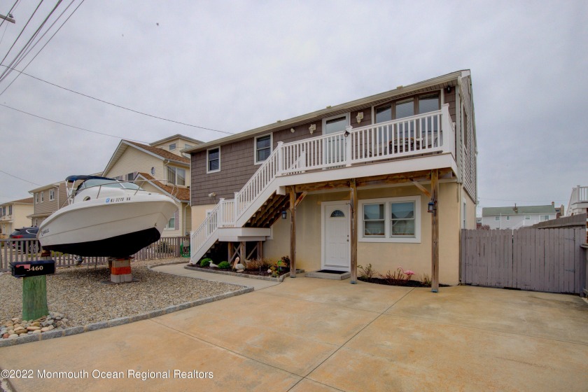 RAISED WATERFRONT RANCH WITH ENDLESS POSSIBLITIES! 50X100 Lot - Beach Home for sale in Toms River, New Jersey on Beachhouse.com