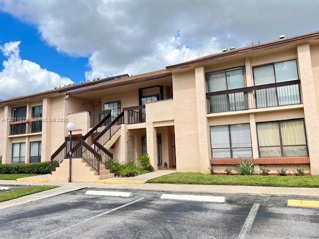 BEAUTIFUL 2 BEDROOM 2 BATHS FIRST FLOOR UNIT IN MEADOWRIDGE - Beach Condo for sale in Deerfield Beach, Florida on Beachhouse.com