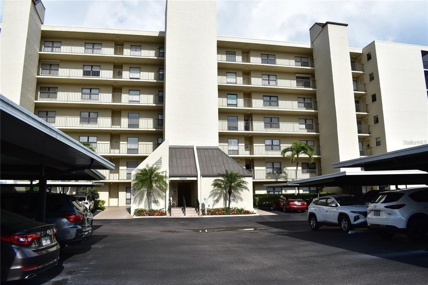 Welcome to this beautifully maintained 2-bedroom, 2-bath condo - Beach Condo for sale in Clearwater, Florida on Beachhouse.com