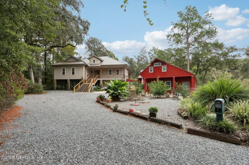 Welcome to your own private waterfront retreat! Set on a - Beach Home for sale in Middleburg, Florida on Beachhouse.com