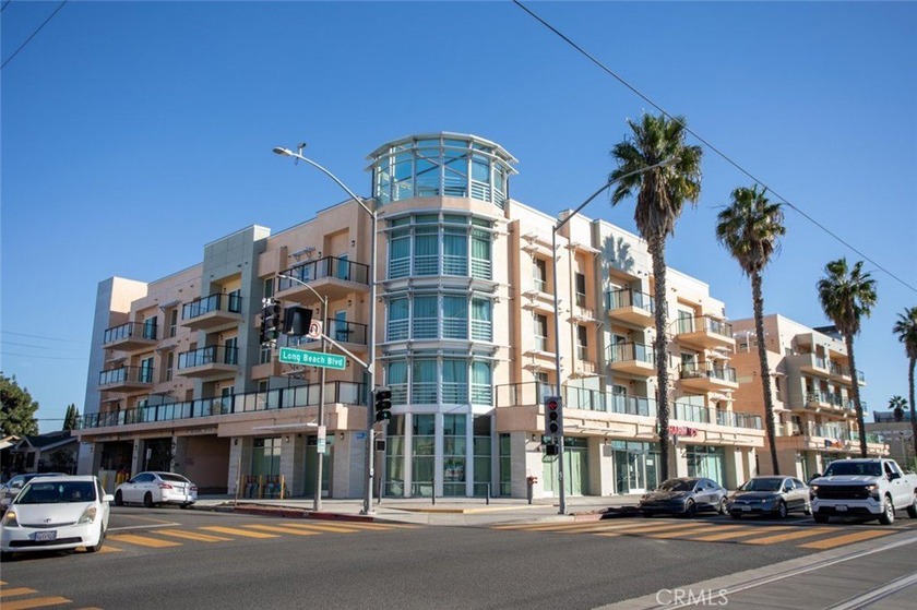 Welcome to this beautifully maintained 1-bedroom, 1-bath condo - Beach Condo for sale in Long Beach, California on Beachhouse.com