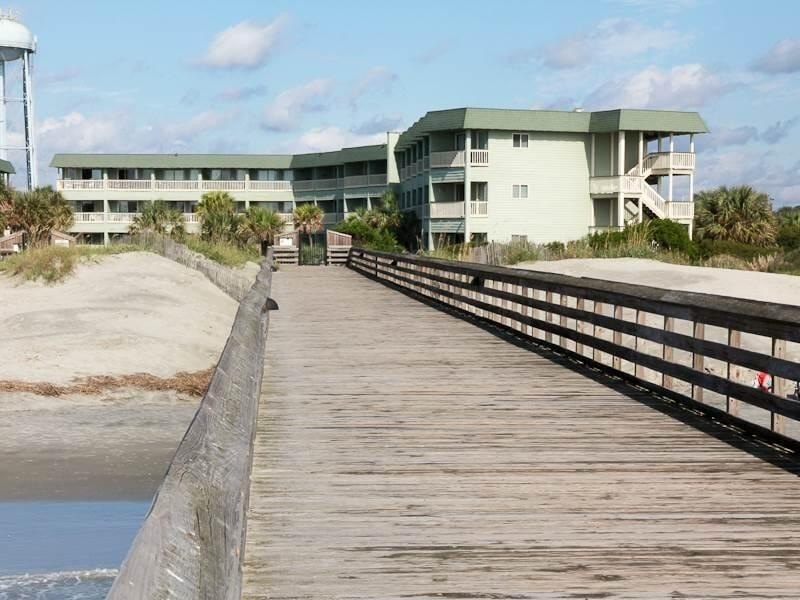 Nicely appointed 3rd floor unit overlooking the Atlantic Ocean - Beach Home for sale in Isle of Palms, South Carolina on Beachhouse.com