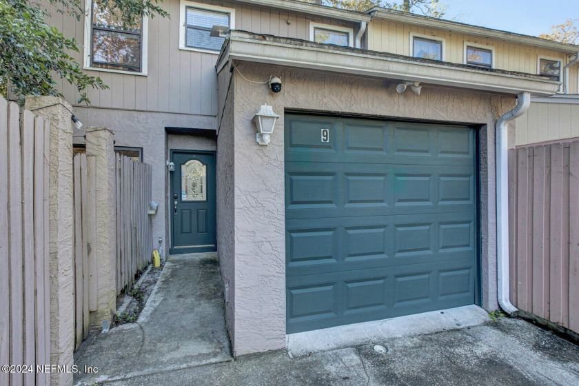 INVESTMENT OPPORTUNITY! Newly updated and very charming end - Beach Condo for sale in Jacksonville, Florida on Beachhouse.com