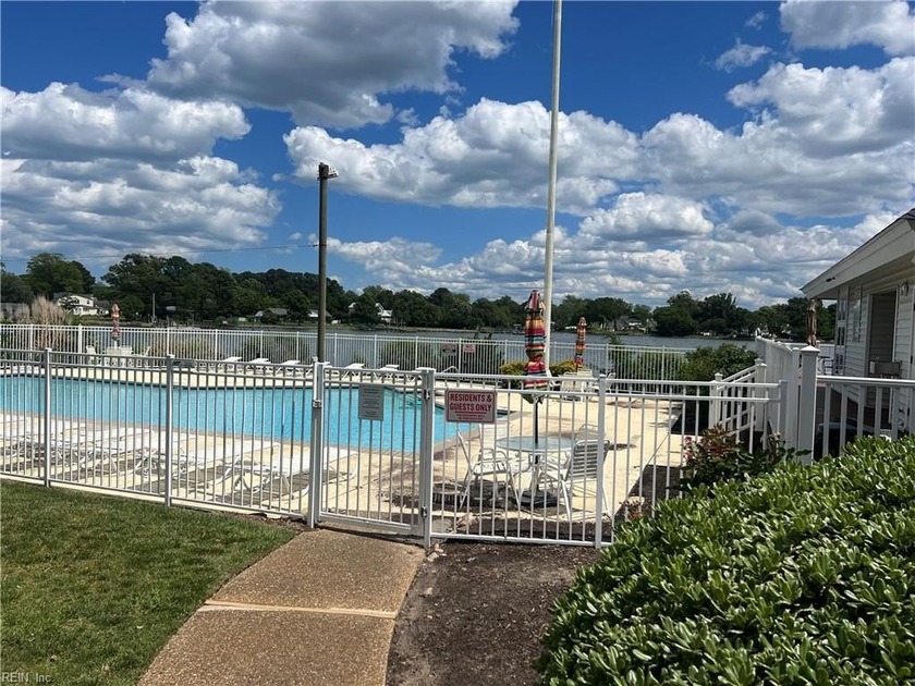 Price to sell, Meticulously Cared for Condo that's 1500 SQFT, It - Beach Condo for sale in Hampton, Virginia on Beachhouse.com