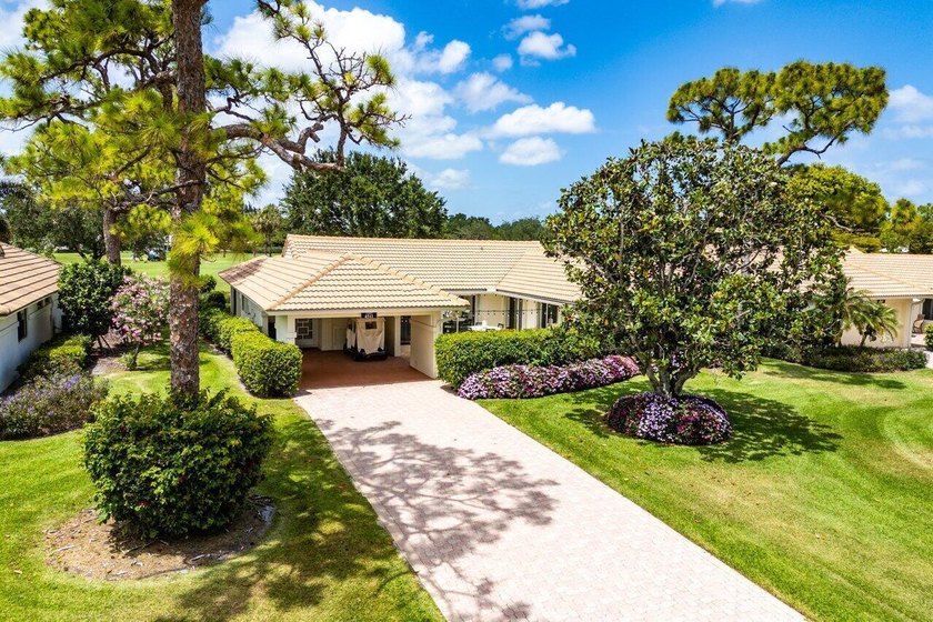 Enjoy serene golf course living in this beautifully maintained - Beach Home for sale in Boynton Beach, Florida on Beachhouse.com