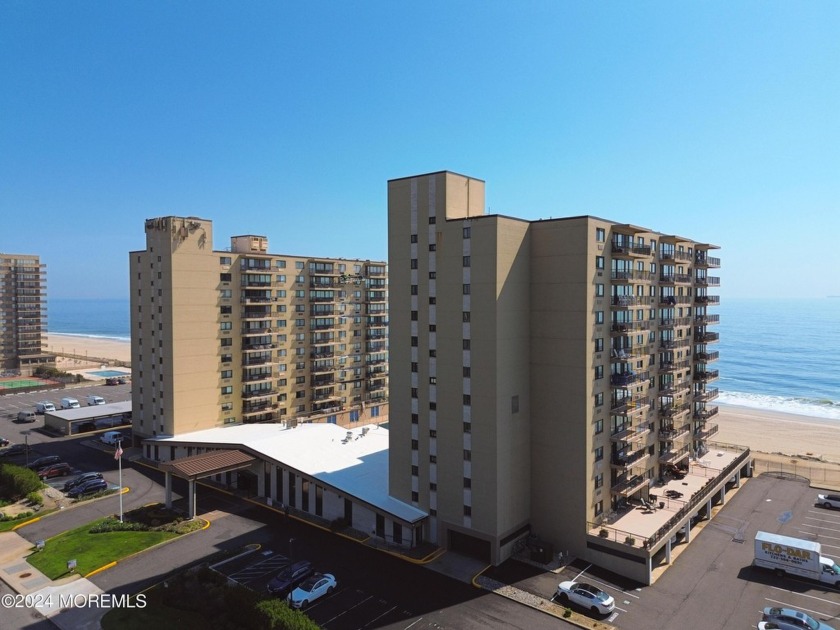 THE OWNER'S PENCHANT FOR PERFECTION with be evident when you - Beach Condo for sale in Monmouth Beach, New Jersey on Beachhouse.com