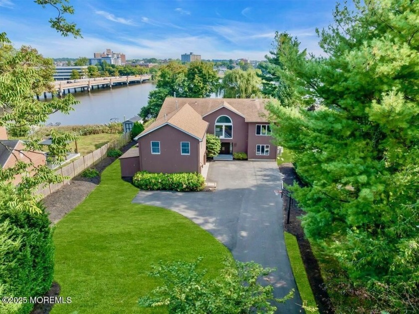 Luxury living on The Navesink! Enter the long private driveway - Beach Home for sale in Red Bank, New Jersey on Beachhouse.com