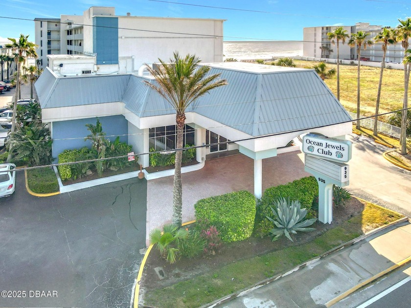 A very elegant and stylish Condo just steps from the beach - Beach Condo for sale in Daytona Beach, Florida on Beachhouse.com