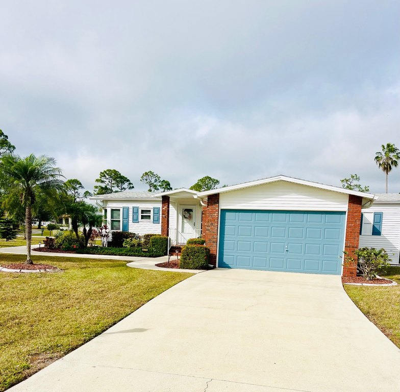 Welcome to this beautifully cared-for home in the gated golf - Beach Home for sale in North Fort Myers, Florida on Beachhouse.com