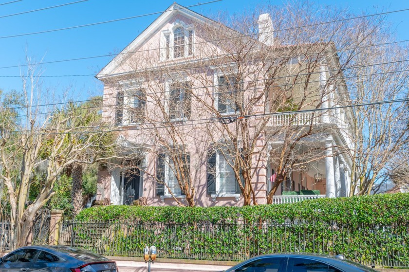 Don't miss your opportunity to preview this charming 3rd floor - Beach Home for sale in Charleston, South Carolina on Beachhouse.com