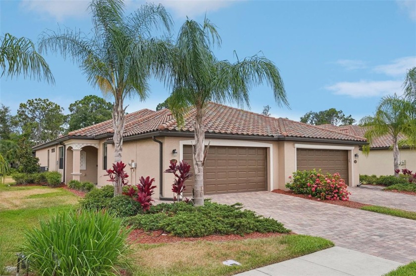 This 2 bedroom ,2 baths and den Orchid villa presents a rare - Beach Home for sale in Venice, Florida on Beachhouse.com