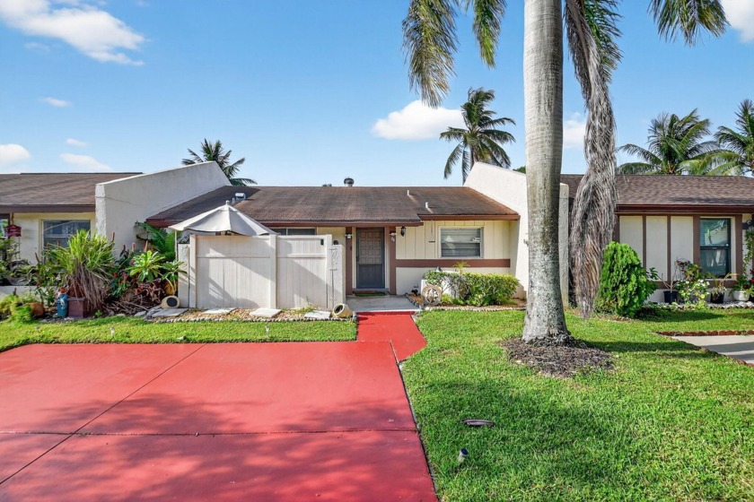 Welcome to 26 Chelsea Lane in Boynton Beach! This charming home - Beach Home for sale in Boynton Beach, Florida on Beachhouse.com
