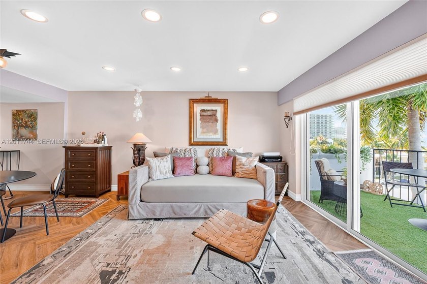 Move right in! Residence #501 has been thoughtfully updated from - Beach Condo for sale in Miami Beach, Florida on Beachhouse.com