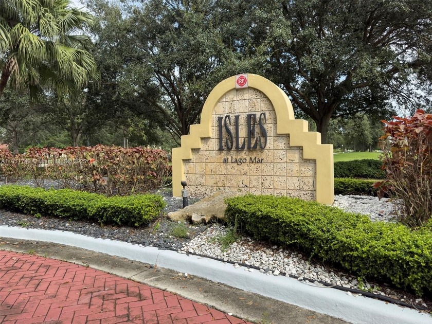 Exceptional opportunity in Sunrise! This 2nd-floor unit in a - Beach Condo for sale in Sunrise, Florida on Beachhouse.com