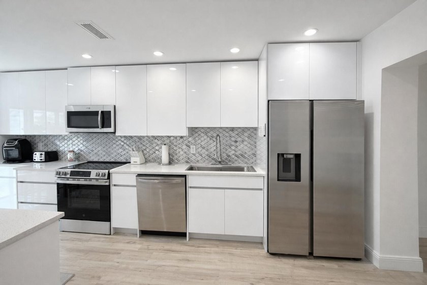 Stunning remodeled modern, spacious, and bright two-story condo - Beach Condo for sale in Boynton Beach, Florida on Beachhouse.com