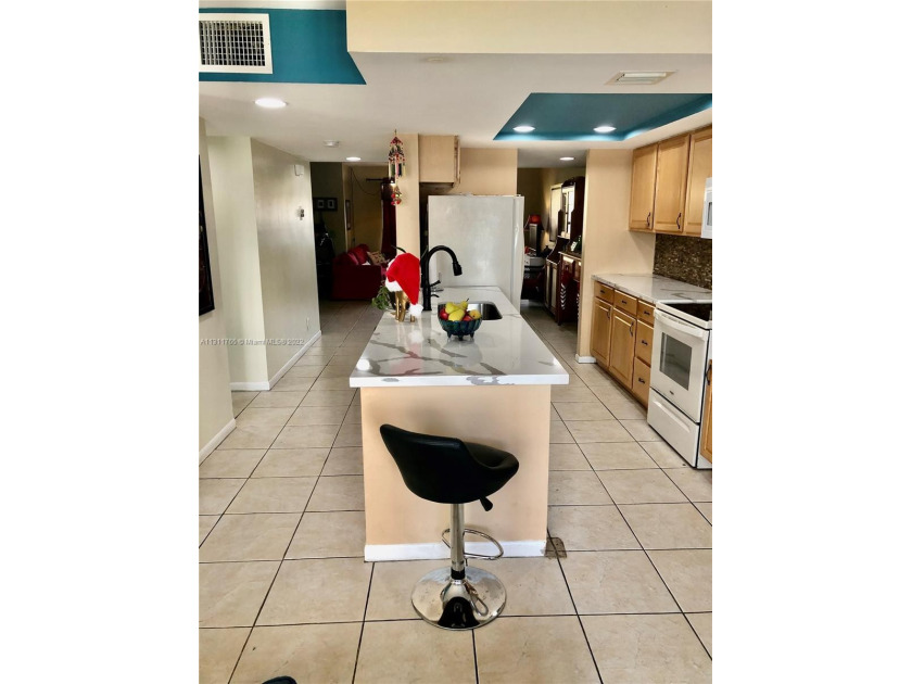 BEAUTIFUL THREE BEDROOM, TWO AND AND A HALF BATHROOM, WATERFRONT - Beach Home for sale in Sunrise, Florida on Beachhouse.com