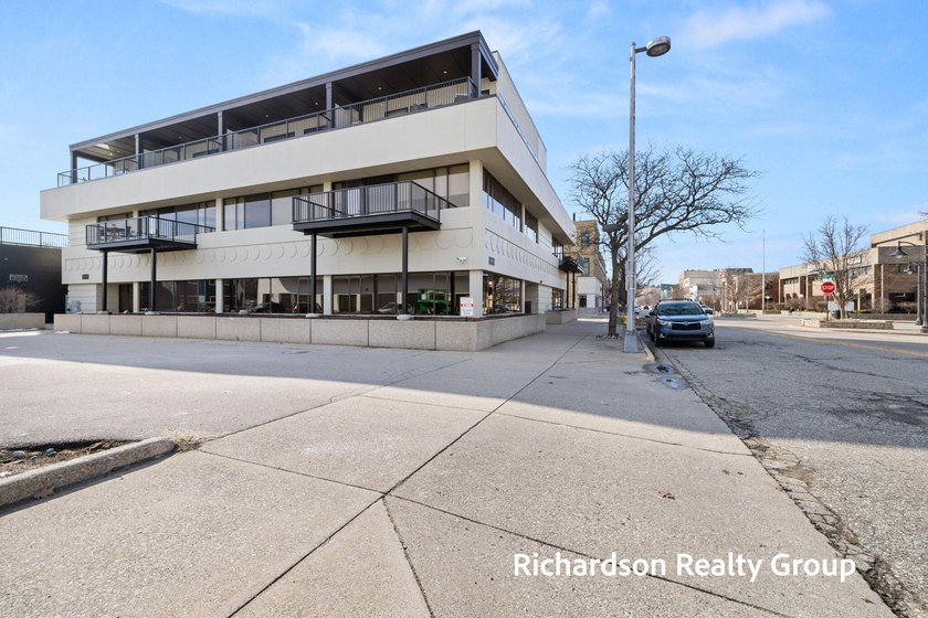 DOWNTOWN LOCATION, OPPORTUNITY & FURNISHED- Enter this luxurious - Beach Condo for sale in Grand Haven, Michigan on Beachhouse.com