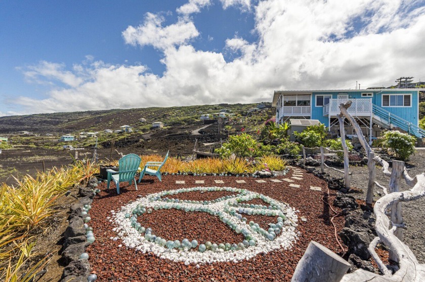 This charming home located in Milolii Beach Lots, has been - Beach Home for sale in Captain Cook, Hawaii on Beachhouse.com