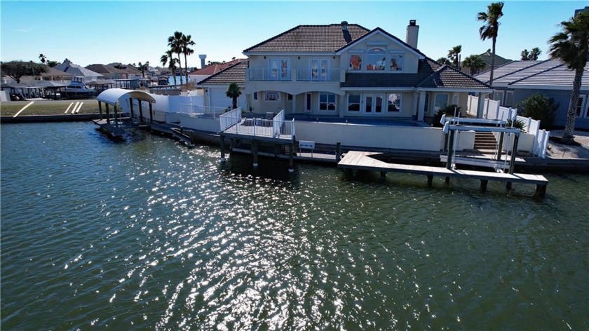 Amazing waterfront home. Favorable open floor plan, high - Beach Home for sale in Corpus Christi, Texas on Beachhouse.com