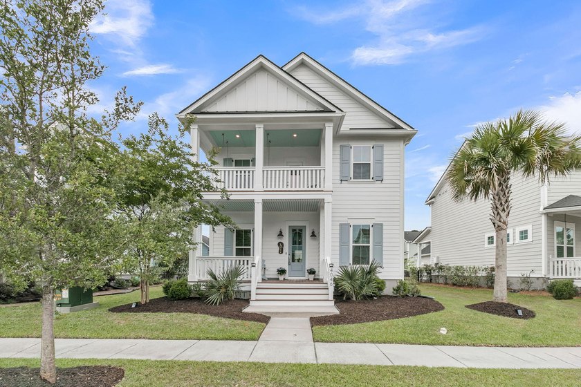 Welcome to this stunning four bedroom, three bathroom home in - Beach Home for sale in Mount Pleasant, South Carolina on Beachhouse.com