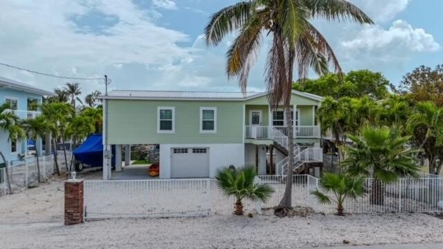 Discover the ultimate waterfront retreat in the heart of - Beach Home for sale in Lower Matecumbe Key, Florida on Beachhouse.com