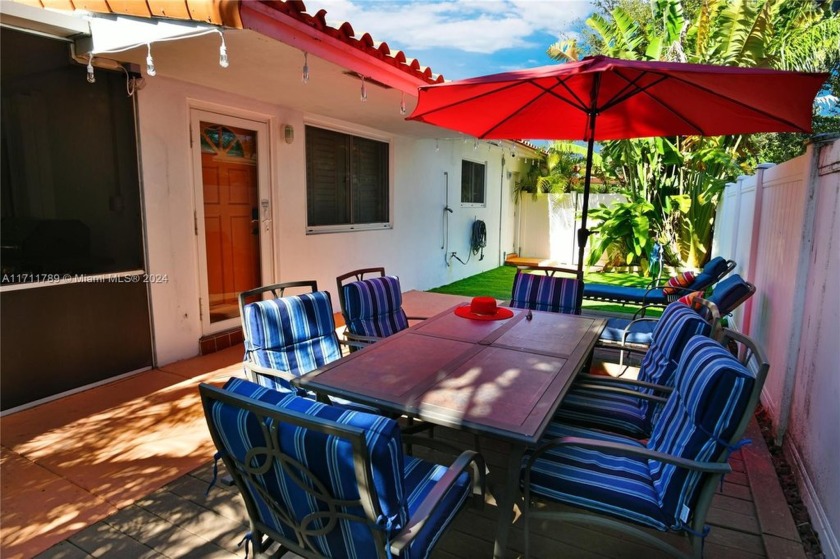 Welcome to this charming home located in Dania, FL! This - Beach Home for sale in Dania, Florida on Beachhouse.com