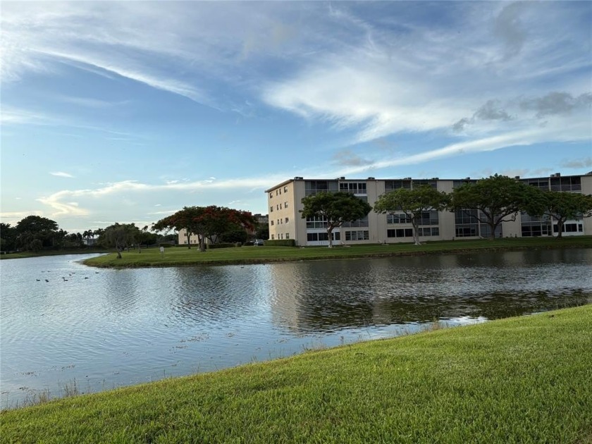 What a Beautiful, Inviting Condo! Top Floor Gem Located in the - Beach Condo for sale in Boca Raton, Florida on Beachhouse.com