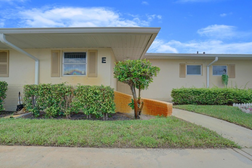 Enjoy the comfort and convenience of this updated 1-bedroom - Beach Home for sale in West Palm Beach, Florida on Beachhouse.com