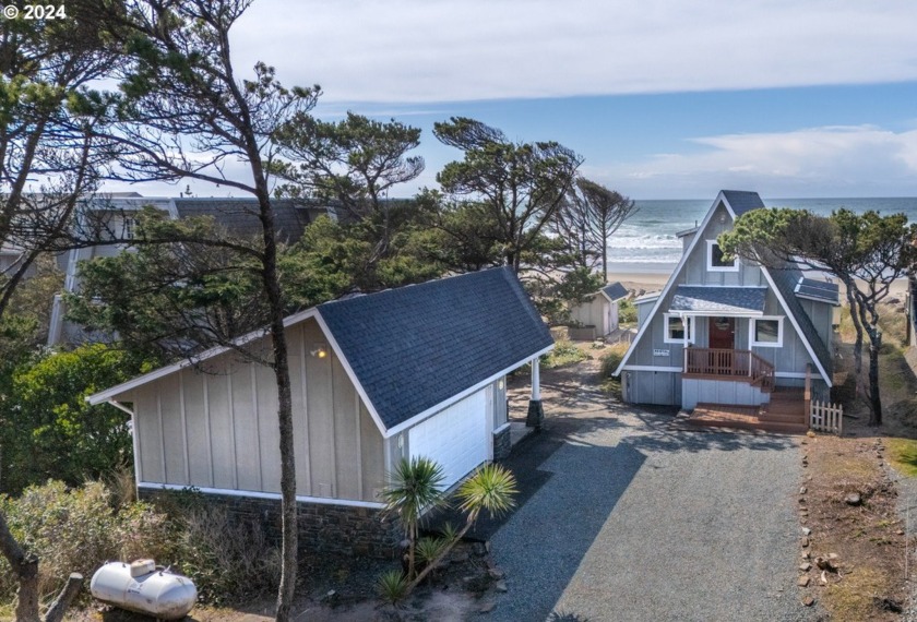 OCEANFRONT retreat on over a third of an acre (.36) with a - Beach Home for sale in Rockaway Beach, Oregon on Beachhouse.com