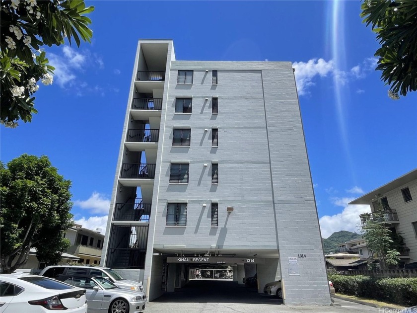 2 bed 2 bath 1 parking unit at the Kinau Regent! Recently - Beach Condo for sale in Honolulu, Hawaii on Beachhouse.com