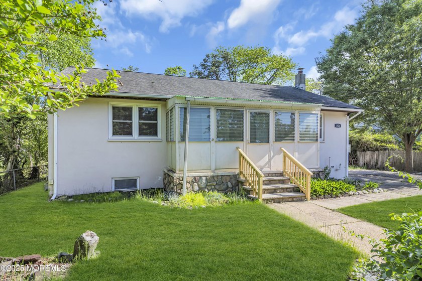 Great opportunity in Pine Lake Park! This spacious home offers 3 - Beach Home for sale in Toms River, New Jersey on Beachhouse.com