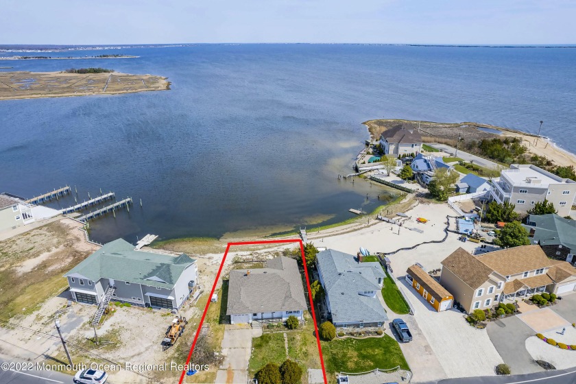 DIAMOND IN THE ROUGH - PLEASE USE CAUTION IN HOME!  Searching - Beach Home for sale in Lanoka Harbor, New Jersey on Beachhouse.com