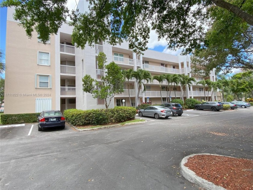 Welcome to Sunrise Lakes Ph4! A 55+ community with an array of - Beach Condo for sale in Sunrise, Florida on Beachhouse.com