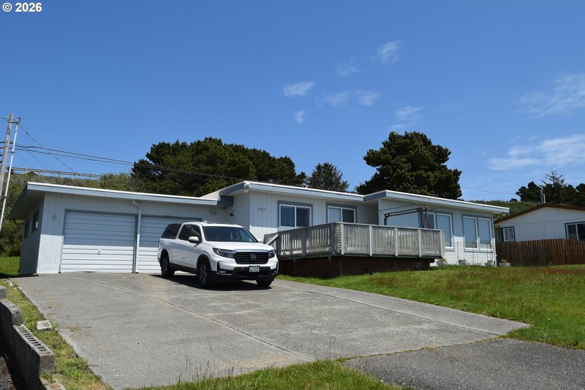 Charming ocean and river view cottage just steps from the beach! - Beach Home for sale in Gold Beach, Oregon on Beachhouse.com