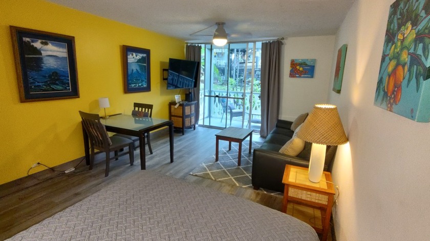 This is a leasehold property.  Ground floor corner unit with - Beach Condo for sale in Kailua Kona, Hawaii on Beachhouse.com