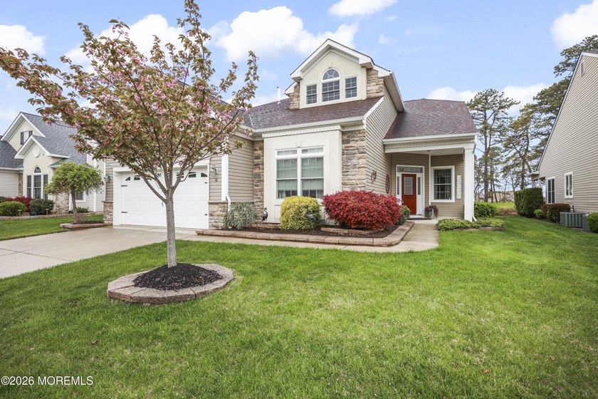 Sought-after Grande Cypress model w/ open floor plan & loft. 3 - Beach Home for sale in Waretown, New Jersey on Beachhouse.com