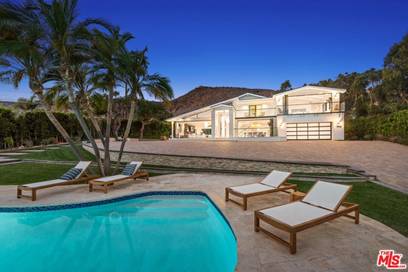 Set on an acre in Malibu, this newly rebuilt contemporary oasis - Beach Home for sale in Malibu, California on Beachhouse.com