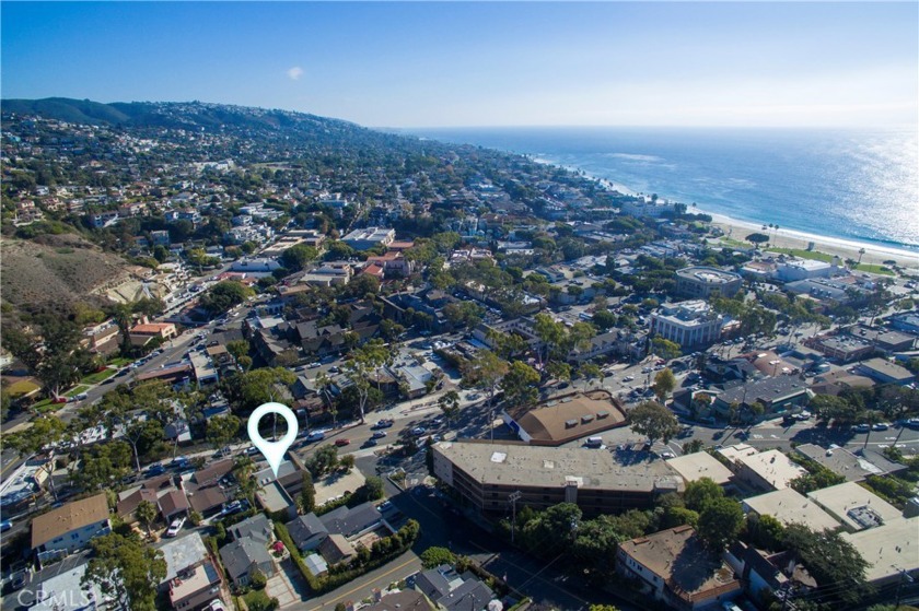 Situated at 410 Broadway in Laguna Beach, this freestanding - Beach Commercial for sale in Laguna Beach, California on Beachhouse.com