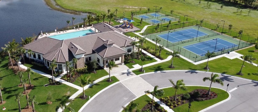This single-story home features a split floorplan that divides - Beach Home for sale in Fort Myers, Florida on Beachhouse.com