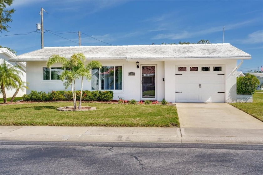 WOW...Don't miss this move-in ready 2 bedroom 1 bath home - Beach Home for sale in Pinellas Park, Florida on Beachhouse.com