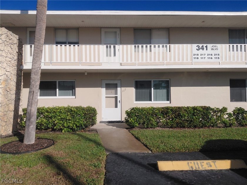 Enjoy this charming 2 bedroom 2 bath condo with a roomy kitchen - Beach Condo for sale in Lehigh Acres, Florida on Beachhouse.com