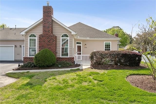 Absolutely Stunning! Fully upgraded, updated & tastefully - Beach Condo for sale in Yorktown, Virginia on Beachhouse.com