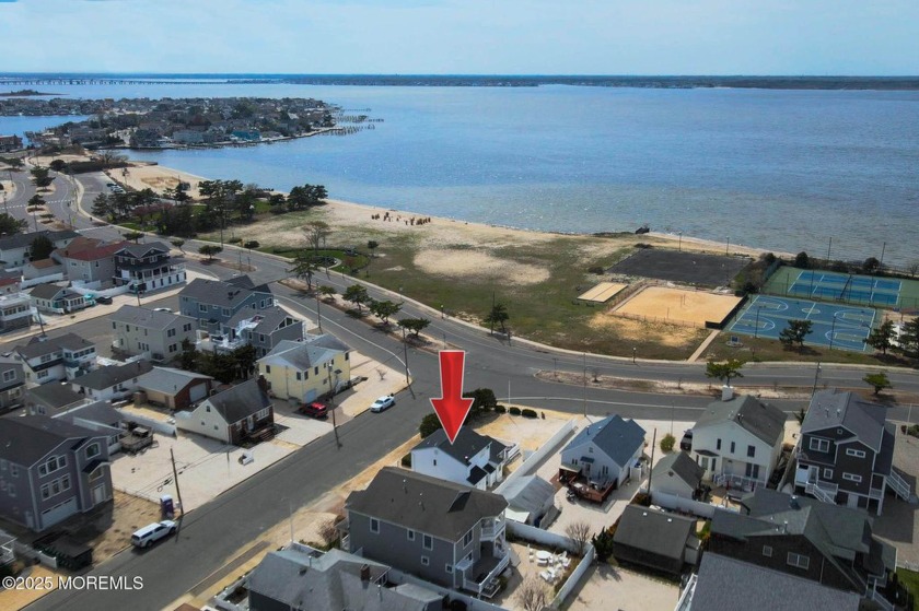 Are you ready for the most beautiful sunsets?  This 50 x 105 - Beach Home for sale in Lavallette, New Jersey on Beachhouse.com