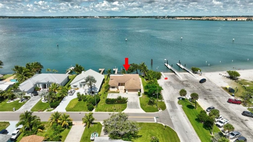 Welcome to your dream waterfront oasis with panoramic views of - Beach Home for sale in Hutchinson Island, Florida on Beachhouse.com