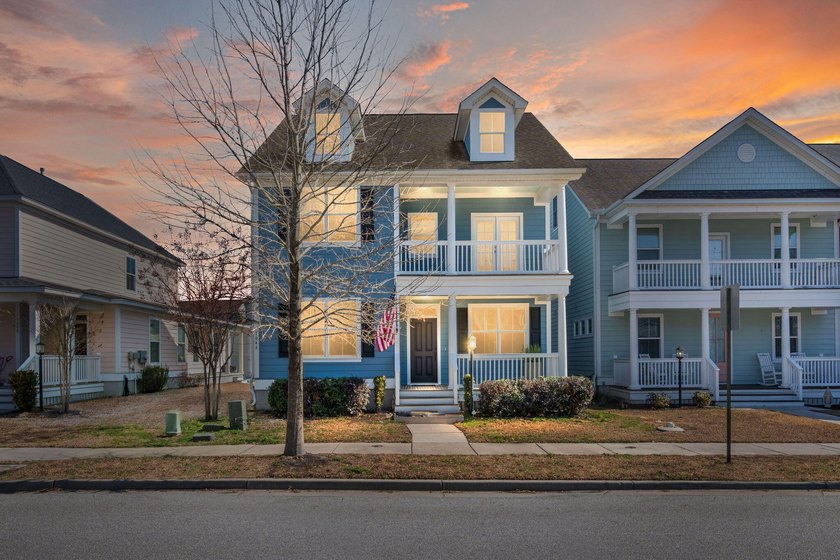 Welcome home to 1044 Oak Bluff Ave, a beautifully designed 4 - Beach Home for sale in Charleston, South Carolina on Beachhouse.com