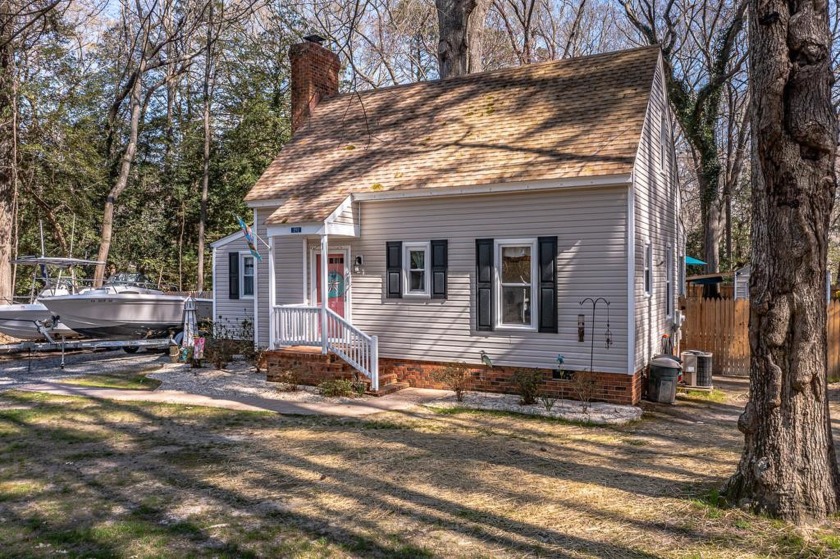 **PRICE REDUCTION!! **Charming starter home or weekend getaway! - Beach Home for sale in Reedville, Virginia on Beachhouse.com