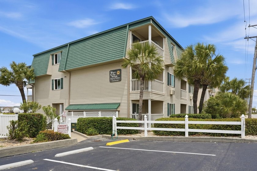Welcome to this inviting 2 bedroom, 2 bathroom condo located - Beach Condo for sale in North Myrtle Beach, South Carolina on Beachhouse.com