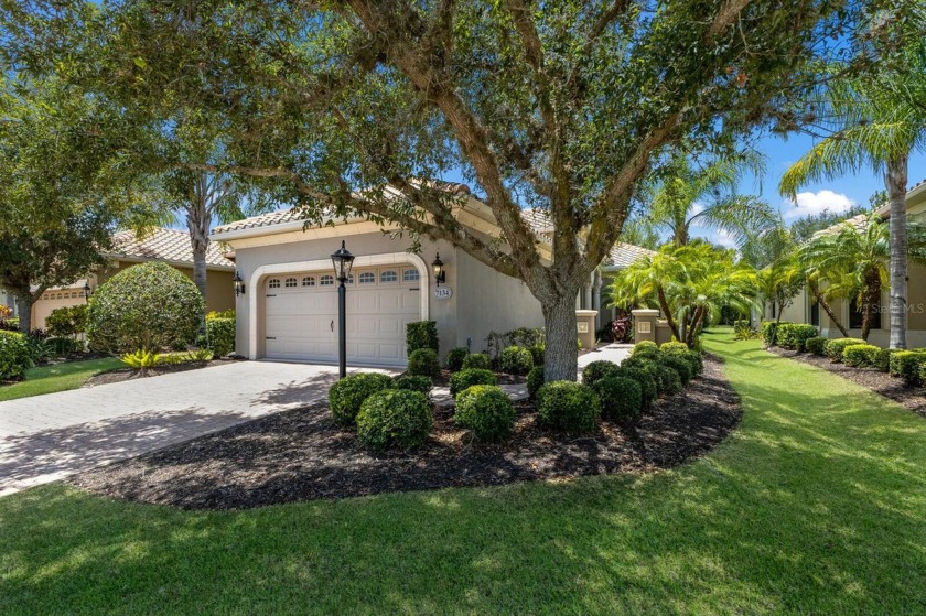 This exquisite turnkey home offers a stunning pool and outdoor - Beach Home for sale in Lakewood Ranch, Florida on Beachhouse.com