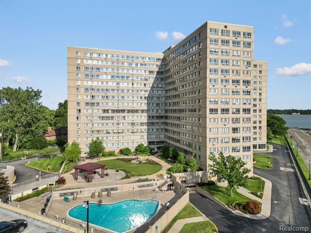 A PREMIER WATERFRONT Co-op with a VIEW! This 1 bedroom, 1 bath - Beach Condo for sale in Detroit, Michigan on Beachhouse.com